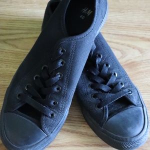 Black H&M Canvas Low Top Sneakers Size 40 (EU)